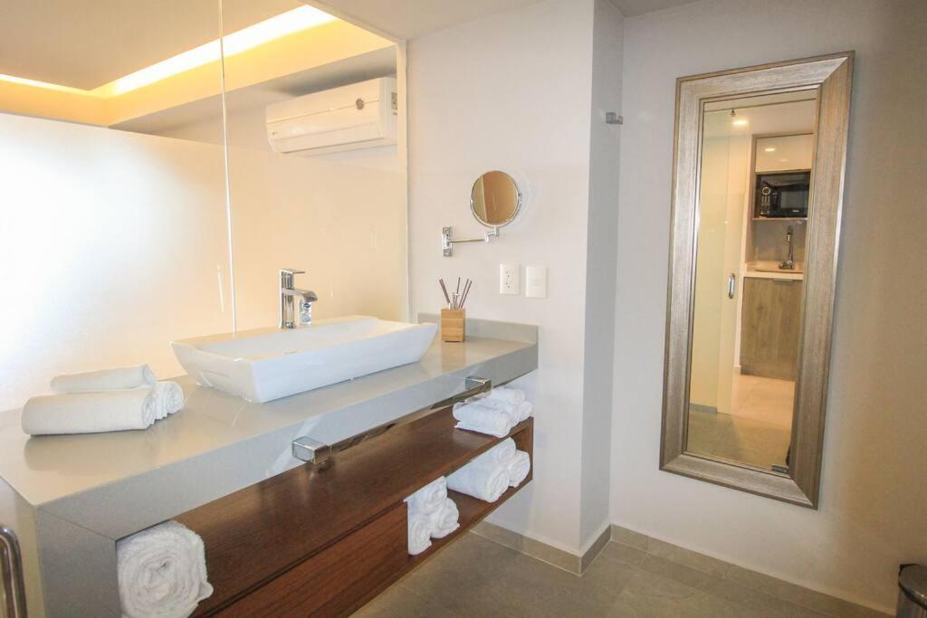 Harbor 7010 By Moikkarentals Beachfront 600Mb Wifi Puerto Vallarta Esterno foto